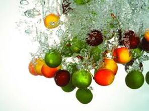 Mengupas buah dengan asid buah, yang memperbaharui sel kulit